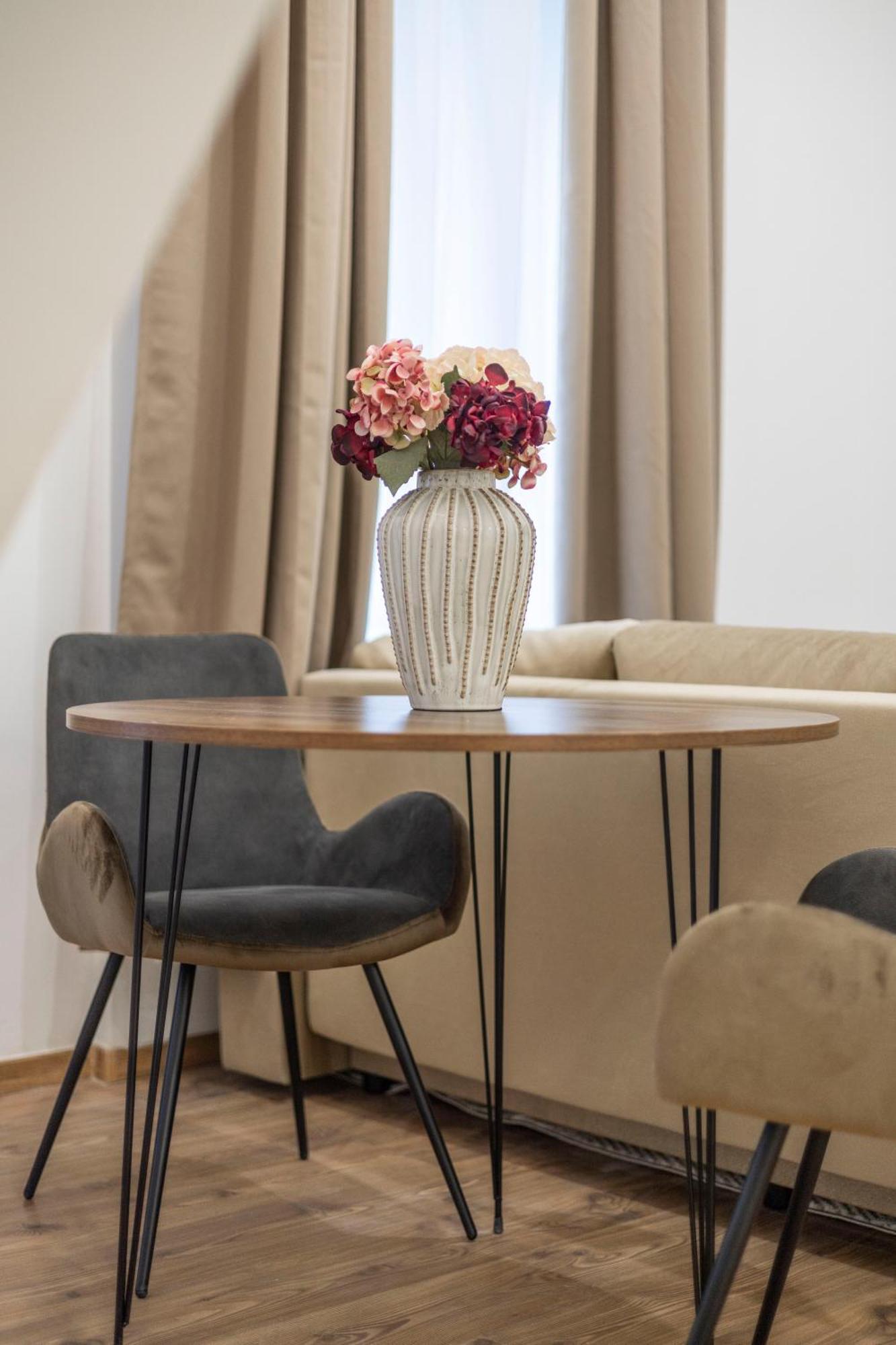 Апартаменты Charming Grand In The Heart Of *