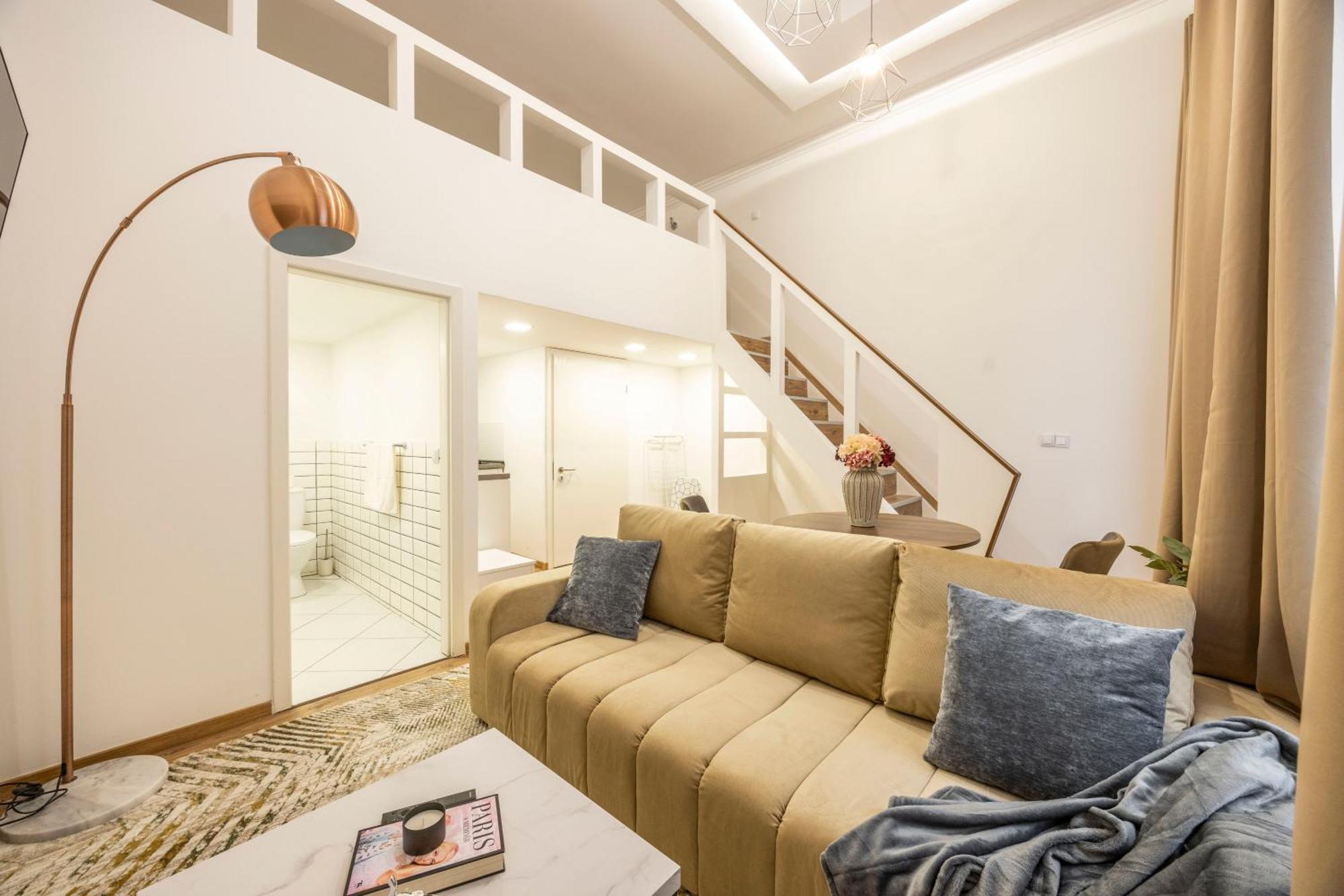 Апартаменты Charming Grand In The Heart Of